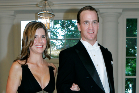 Cris Collinsworth poses a picture with wife Holly Bankemper.